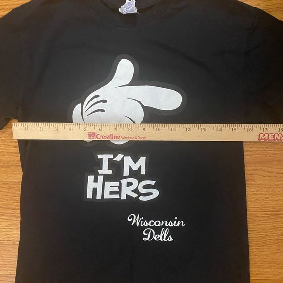Gildan “ IM HERS” Wisconsin Dells Tshirt, Size SMALL - Picture 6 of 6